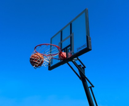 恭喜！CBA全明星邹阳官宣女儿出生妻子曝光是大7岁水均益爱女