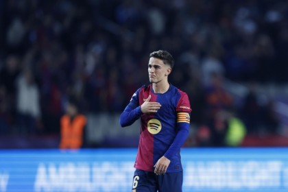 跟队记者：加维将继续接受保守治疗，一周后评估是否需要手术