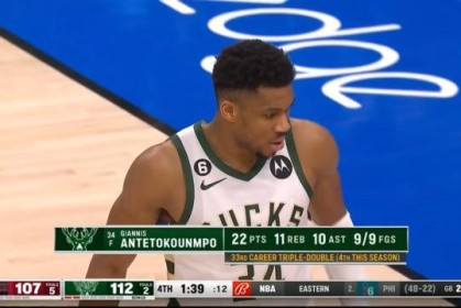 万博-100%命中率砍三双 字母哥真的反而在“拖后腿”？